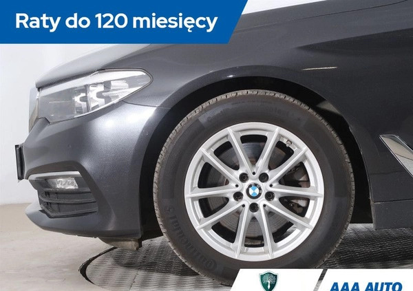 BMW Seria 5 cena 90000 przebieg: 191391, rok produkcji 2017 z Staszów małe 301